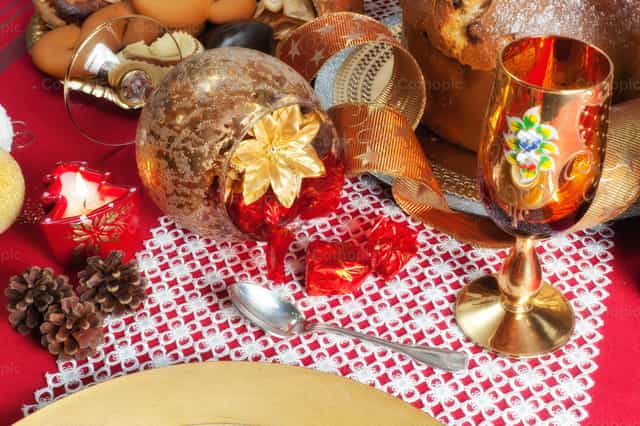 Mesa decorada para la cena de Navidad - Banco de imágenes católicas - Fotografía por Antonio Gravante