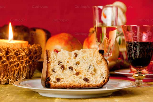Panettone, pastel tradicional italiano de Navidad - Banco de imágenes católicas