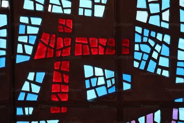Stained glass window of the cross - Catholic stock images - Photo by Félix Blanco, scj