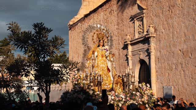 Virgen de las Mercedes, Patrona del Pueblo Dominicano - Banco de imágenes católicas - Fotografía por Ivan Saint-Rome