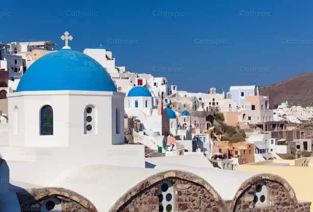 Old Town of Oia or Ia in Santorini island. - Catholic stock images - Photo by Antonio Gravante
