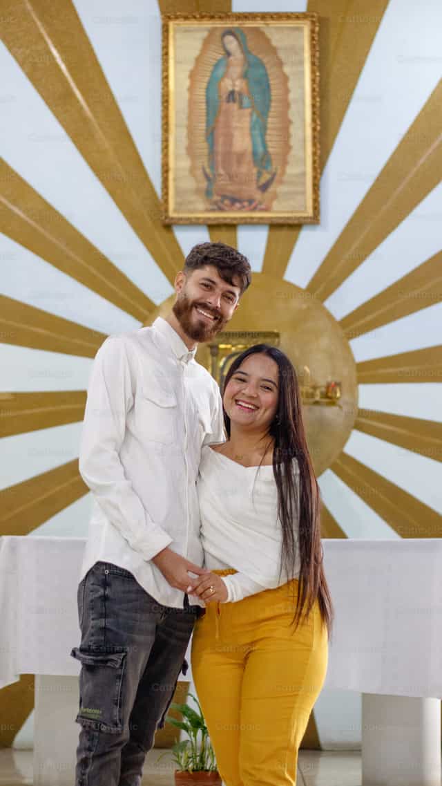Matrimonio consagrado a la Virgen - Banco de imágenes católicas