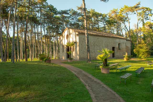 Igreja de Santa Maria del Mare - Imagens católicas de stock