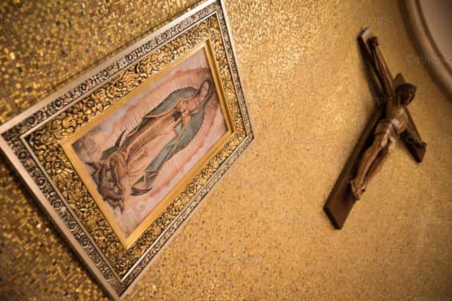 Cruz y madre de Guadalupe - Banco de imágenes católicas