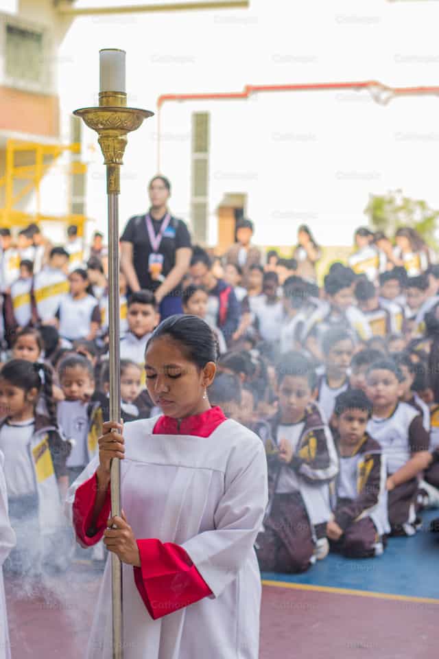 Acólito - Imagens católicas de stock