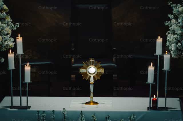 Santísimo - Banco de imágenes católicas