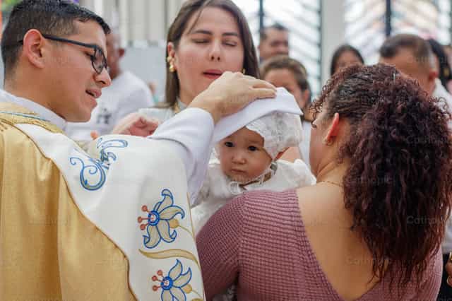 Catholic Baptism - Catholic stock images - Photo by Andrés José Barbera Zambrano