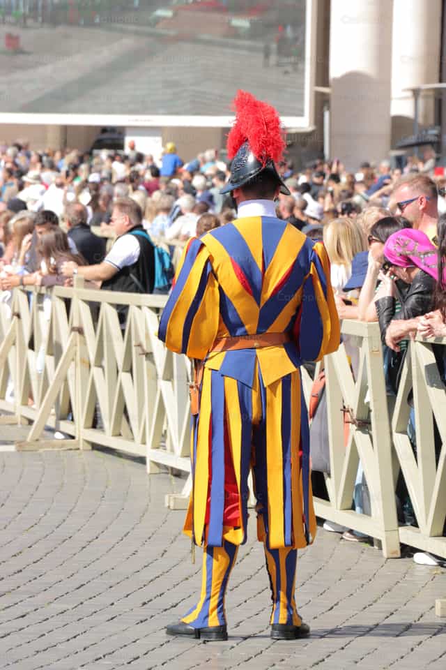 Guardia Suiza - Banco de imágenes católicas - Fotografía por Frames Cristianos