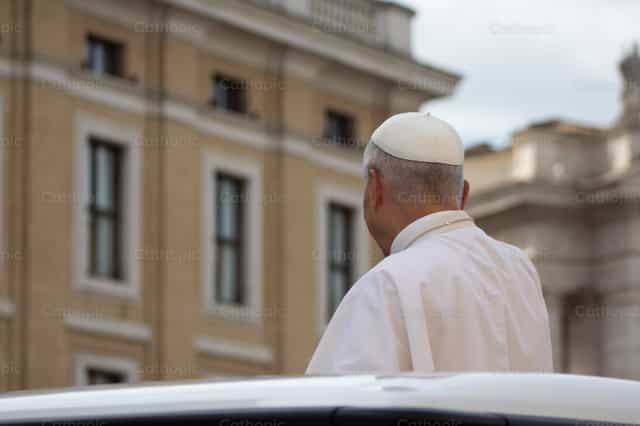 Gewänder von Papst Leo XIV - Katholische Stockfotos