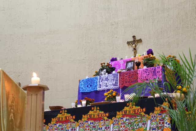 Altar de los muertos - Banco de imágenes católicas - Fotografía por Bárbara Hernández