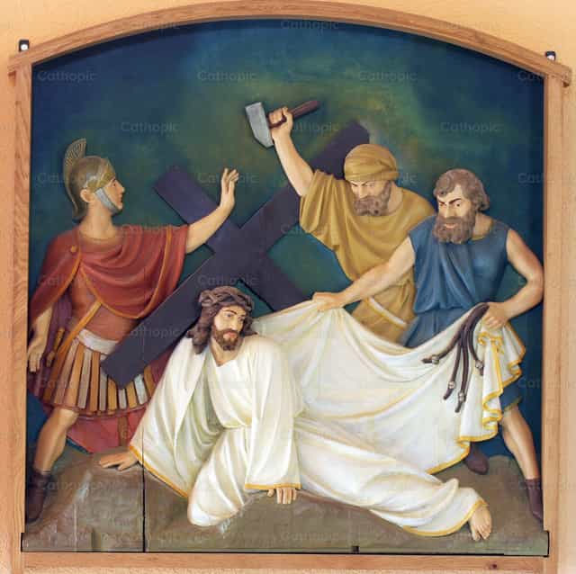 3ª Estação da Via-Sacra: Jesus cai pela primeira vez - Imagens católicas de stock - Foto de Zvonimir Atletić