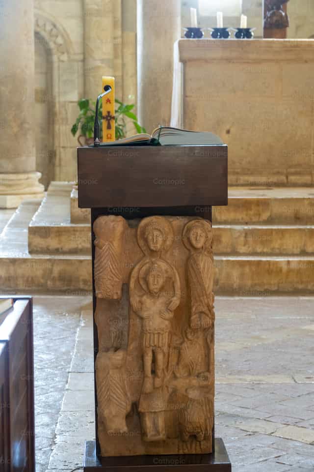 Ambon in a church - Catholic stock images - Photo by Joan Sutter