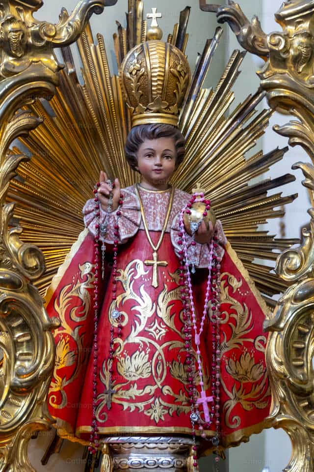 Santo Niño, el Niño Jesús Coronado - Banco de imágenes católicas - Fotografía por Joan Sutter