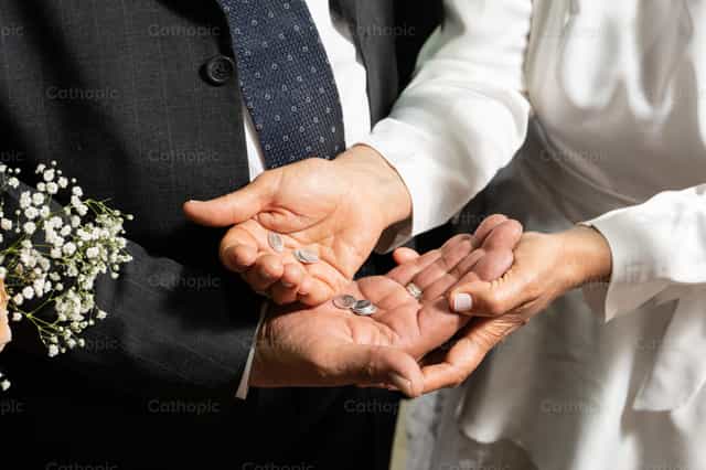 Arras matrimoniales - Banco de imágenes católicas - Fotografía por Clina CG