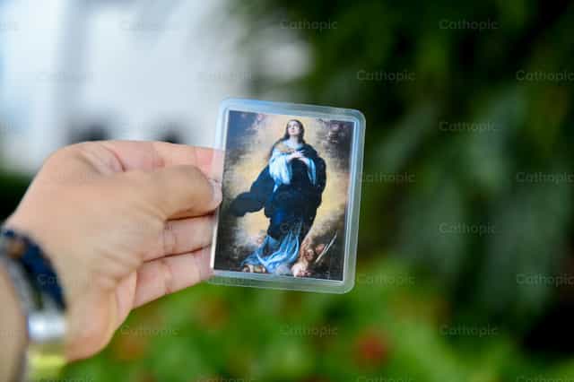 Estampita de la Inmaculada Concepción - Banco de imágenes católicas - Fotografía por Carolina BR