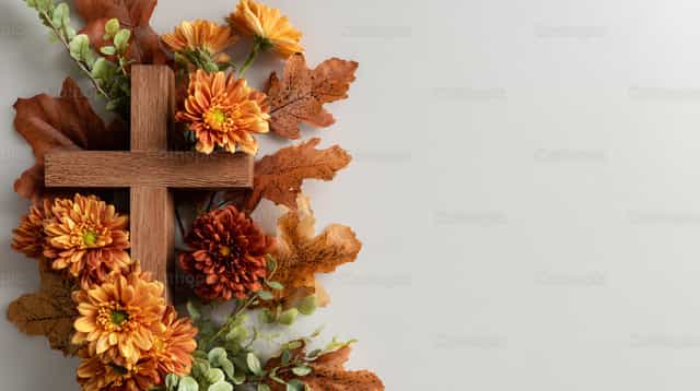 Kruis met oranje en roodachtige tinten - Katholieke stockfoto's - Foto door Carolina BR