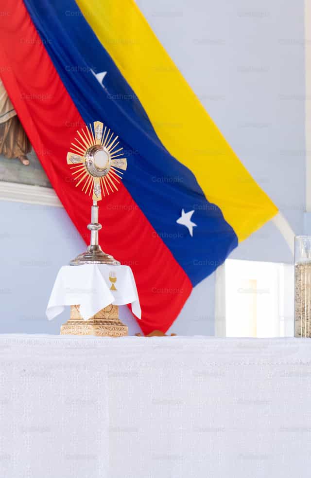 Adoración de Jesús en el Santísimo Sacramento por Venezuela - Banco de imágenes católicas - Fotografía por Jesús Fernández