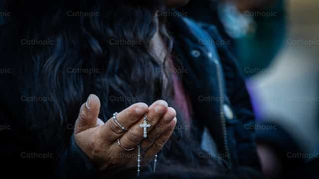 Het gebed van een pelgrim - Katholieke stockfoto's - Foto door Marcelo Alejandro Pérez