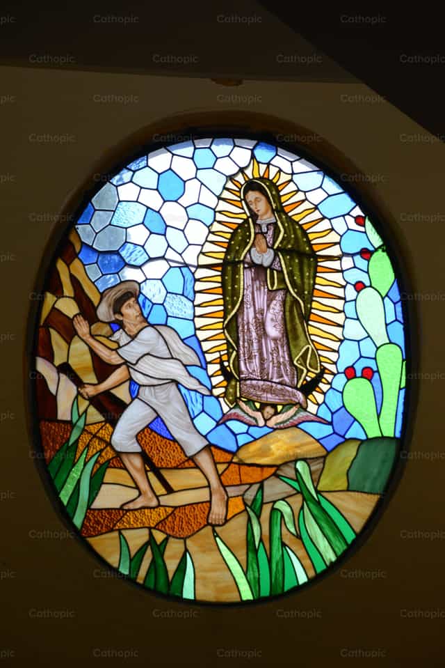 Vidriera de la Virgen de Guadalupe - Banco de imágenes católicas - Fotografía por Lizardi Saucedo