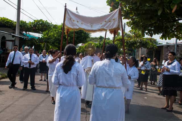 Procesión de Corpus Christi - Banco de imágenes católicas