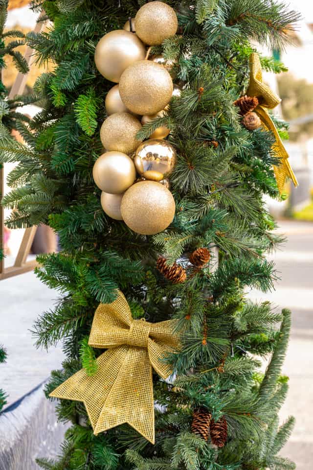 Christmas garland decorating street in Empoli with golden ornaments - Catholic stock images - Photo by Antonio Gravante