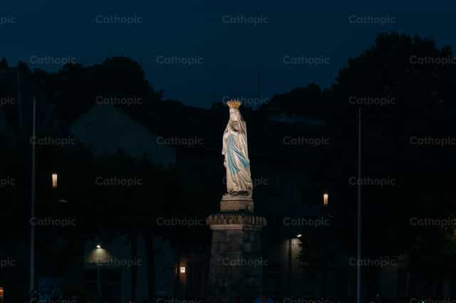 Nuestra Señora de Lourdes - Banco de imágenes católicas