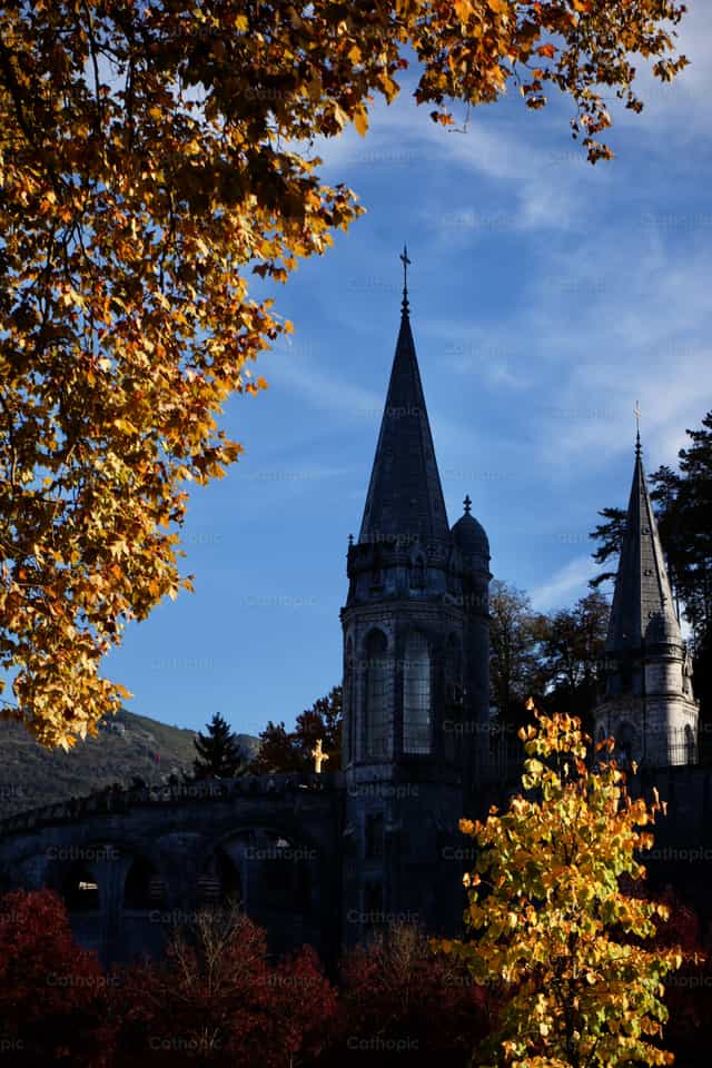 Santuario de Lourdes - Banco de imágenes católicas
