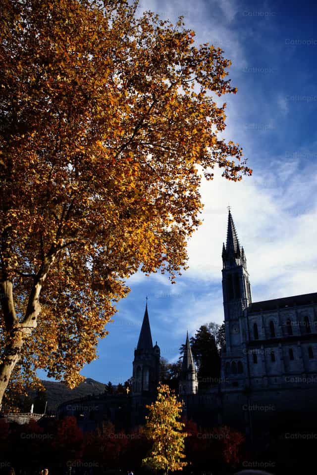Sanctuaire de Lourdes - Images catholiques de stock