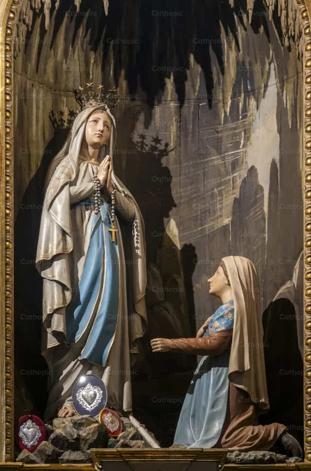 Matka Boża z Lourdes - Katolickie zdjęcia stockowe - Zdjęcie: Joan Sutter