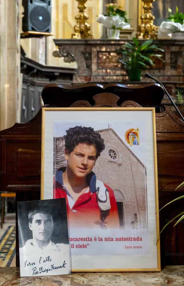 Maliit na oratoryo na inialay kay San Carlo Acutis - Mga Catholic stock image - Larawan ni Joan Sutter