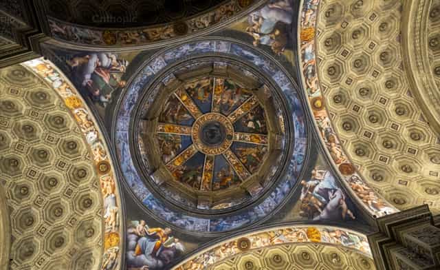 Cúpula con los Cuatro Evangelistas - Banco de imágenes católicas - Fotografía por Joan Sutter