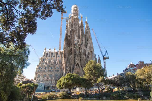 Iglesia la Sagrada Familia en Barcelona - Banco de imágenes católicas - Fotografía por Yandry Fernández Perdomo