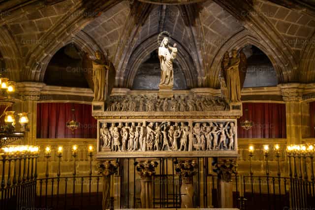 Heilige Eulalia in de kathedraal van Barcelona - Katholieke stockfoto's - Foto door Yandry Fernández Perdomo