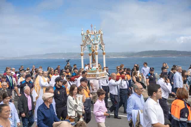 Procesión de la Virgen de la Barca en España - Banco de imágenes católicas - Fotografía por Yandry Fernández Perdomo