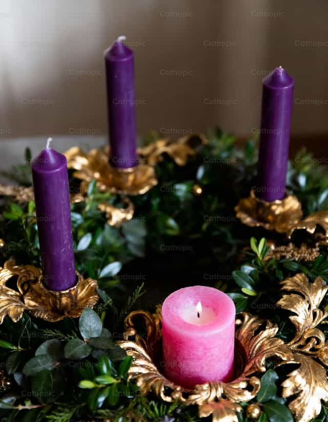 Corona de Adviento - Banco de imágenes católicas - Fotografía por God Designer
