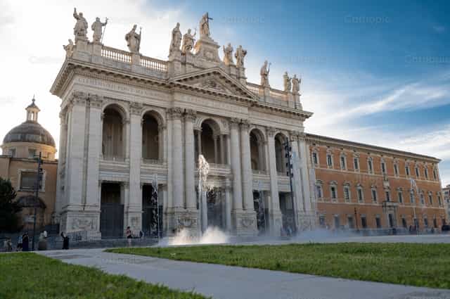 Arquibasílica de San Juan de Letrán - Banco de imágenes católicas - Fotografía por Metod Perme