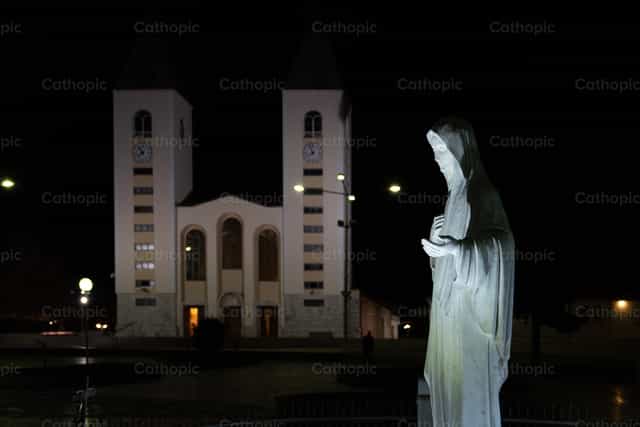 Estatwa ng Mahal na Birheng Maria ng Medjugorje - Mga Catholic stock image - Larawan ni Metod Perme