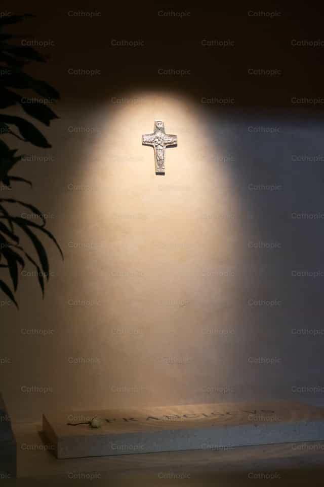 Tumba del Santo Padre Francisco - Banco de imágenes católicas - Fotografía por Miguel White