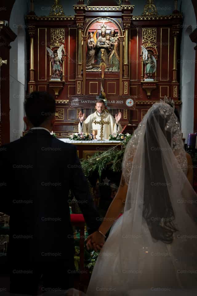 Bendición Matrimonial - Banco de imágenes católicas - Fotografía por Clina CG