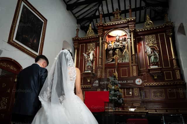 Consagración matrimonial a la Virgen Maria - Banco de imágenes católicas - Fotografía por Clina CG