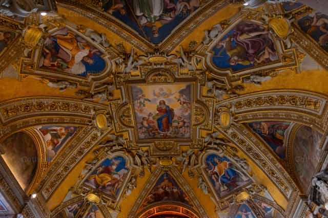 Frescos de María Santísima - Banco de imágenes católicas - Fotografía por Miguel White