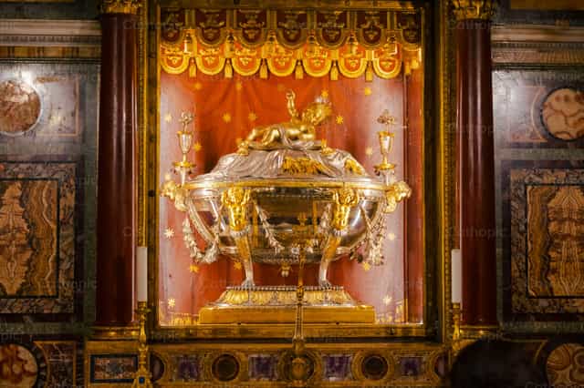 Reliquia de la Sagrada Cuna de Jesús - Banco de imágenes católicas - Fotografía por Miguel White