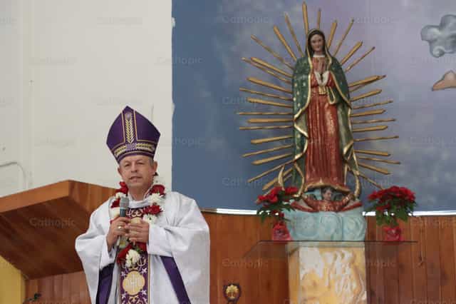 Homélie de l’archevêque - Images catholiques de stock