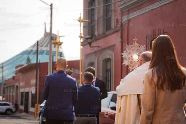 Procesión Eucarística a la Basilica de Guadalupe - Banco de imágenes católicas
