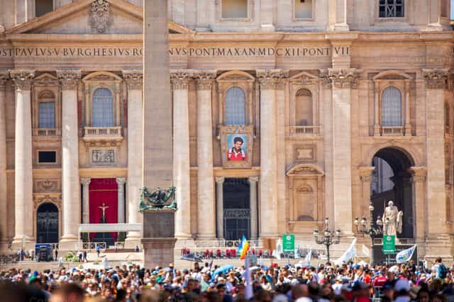 Canonización de Carlo Acutis en Roma - Banco de imágenes católicas - Fotografía por Personally Catholic