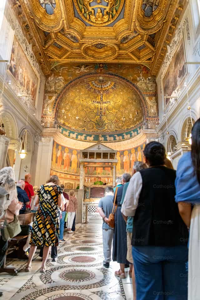 Misa en Roma - Banco de imágenes católicas