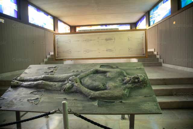 Image of Jesus on the Holy Shroud - Catholic stock images - Photo by Yandry Fernández Perdomo