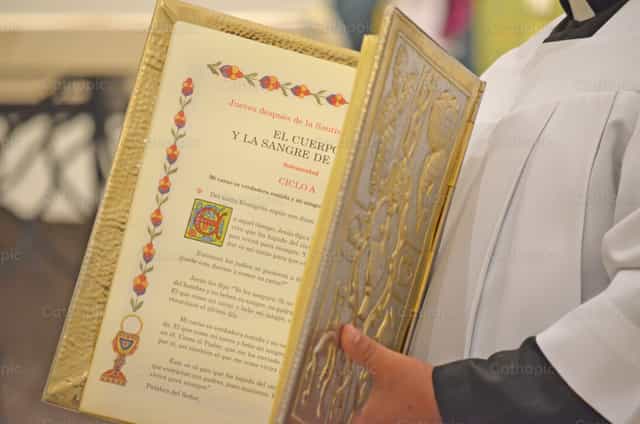 Gospel of Christ - Catholic stock images - Photo by Luis Jaime LG