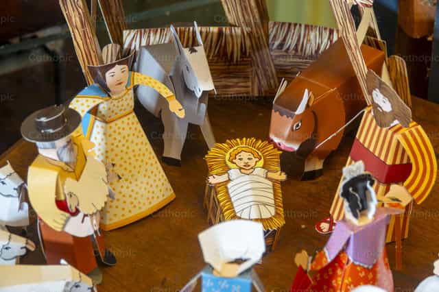 Belén navideño moderno - Banco de imágenes católicas - Fotografía por Joan Sutter