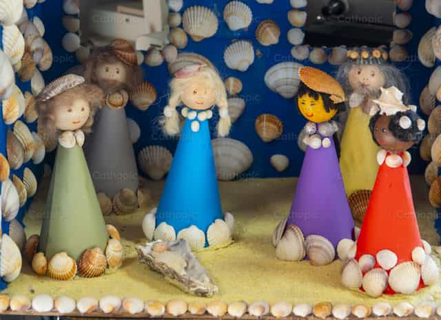 Belén navideño moderno - Banco de imágenes católicas - Fotografía por Joan Sutter
